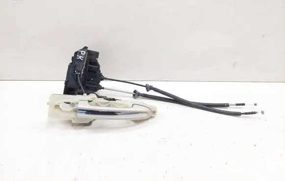 Hyundai Santa Fe Front door lock 813102B020