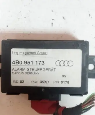 Audi A4 S4 B5 8D Alarm control unit/module 4B0951173