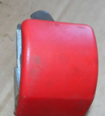 Volvo S40, V40 Engine bonnet (hood) release handle