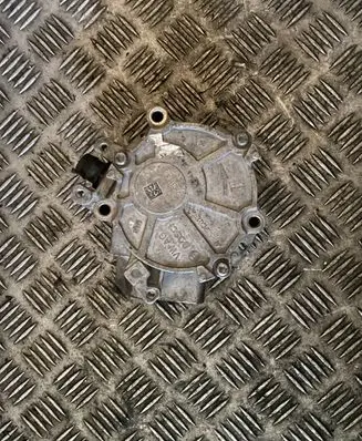 Volkswagen Golf VII Vacuum pump 06L145100