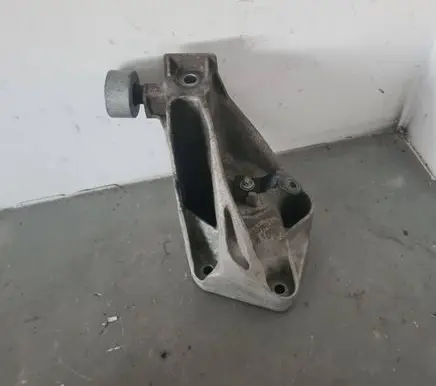 BMW 5 G30 G31 Engine mounting bracket 2211688475