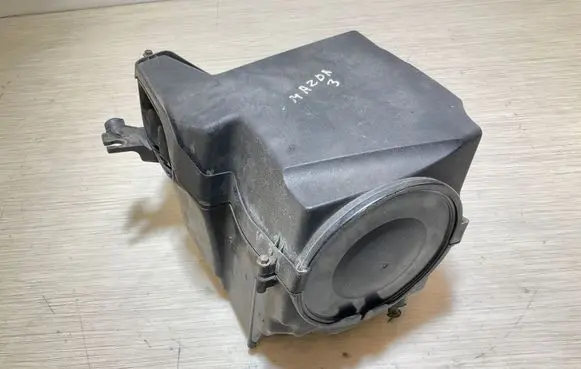 Mazda 3 I Air filter box 7M519600BF