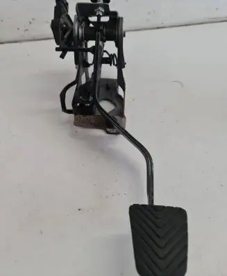 Hyundai i40 Clutch pedal 32300 33502