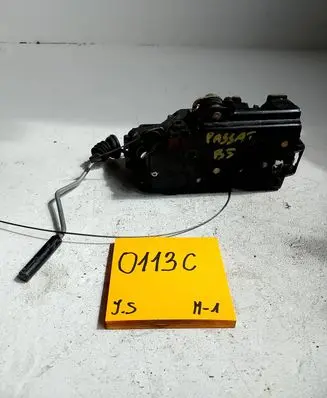 Volkswagen PASSAT B5 Front door lock 3B1837015A