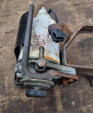 Mitsubishi Space Wagon Fuel filter housing 
