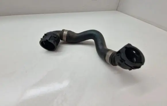 BMW 4 F32 F33 Engine coolant pipe/hose 8611277