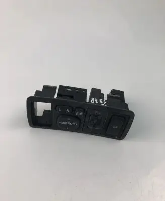 Toyota Avensis T250 Electric window control switch 183575