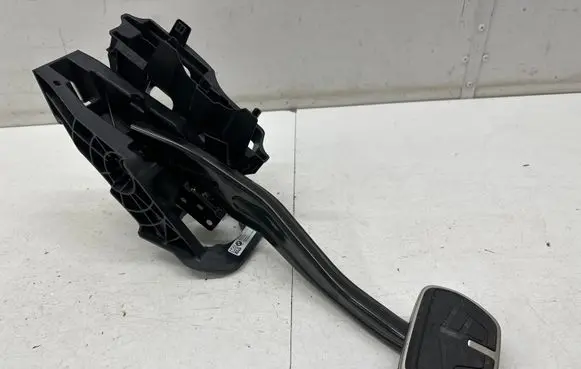 BMW X7 G07 Brake pedal 687428006
