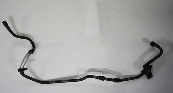 Volkswagen Touareg II Engine coolant pipe/hose 7P0611932