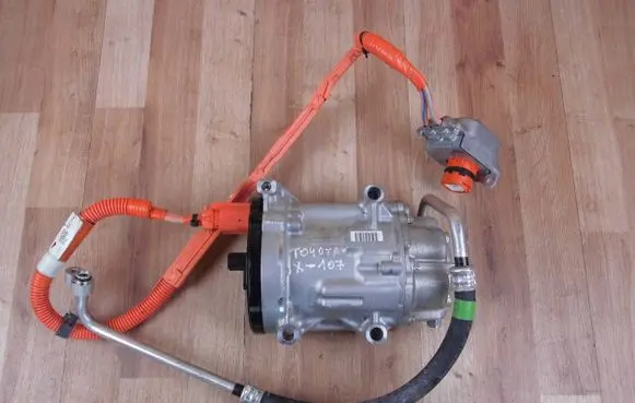 Toyota Yaris XP210 Air conditioning (A/C) compressor (pump) 88370K0010 0424000741
