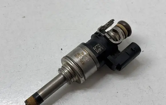 Porsche Macan (95B) Fuel injector 94611012830