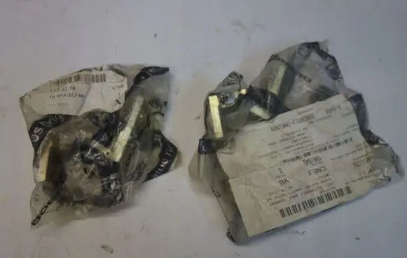 Opel Combo D Front door lower hinge 1609331380