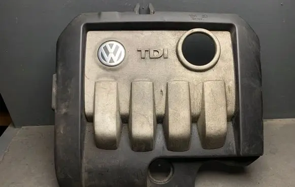 Volkswagen Golf Plus Engine cover (trim) 03G103925AN 03G103925AJ