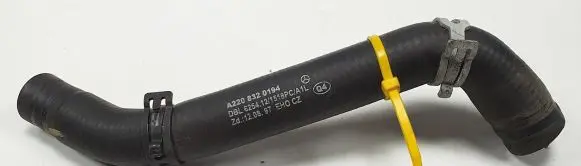 Mercedes-Benz S W220 Engine coolant pipe/hose A2208320194
