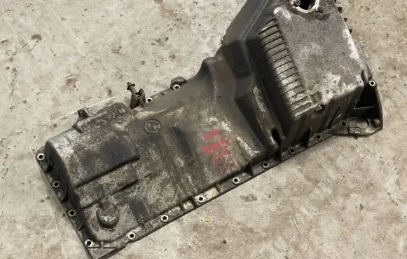 BMW 5 E39 Oil sump 17092489 P6823