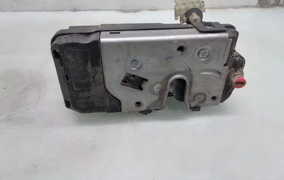 Opel Zafira B Rear door lock