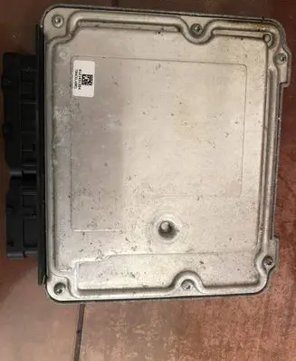 Toyota Auris 150 Engine control unit/module 8966102E10 0281013413 1039S25234