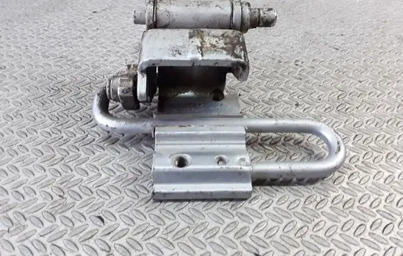 Volkswagen PASSAT B5.5 Rear door lower hinge 3B4833412C