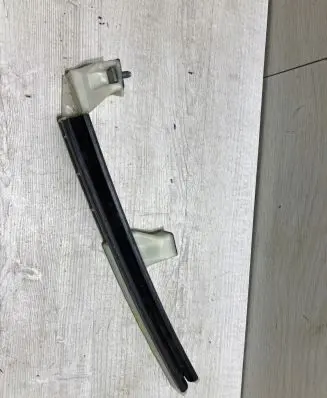 Renault Clio V Rear door windshield rail 822175039R