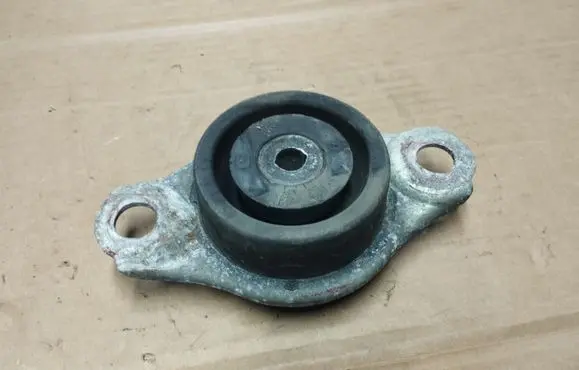Fiat 500 Engine mount bracket