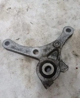 Gearbox mounting bracket