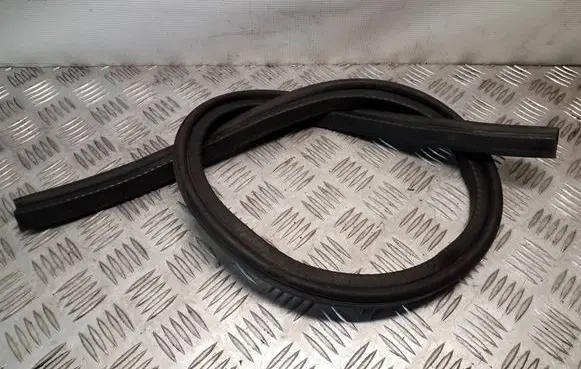 Jeep Grand Cherokee (WK) Engine compartment rubber 