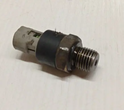 Renault Kangoo I Oil pressure sensor 