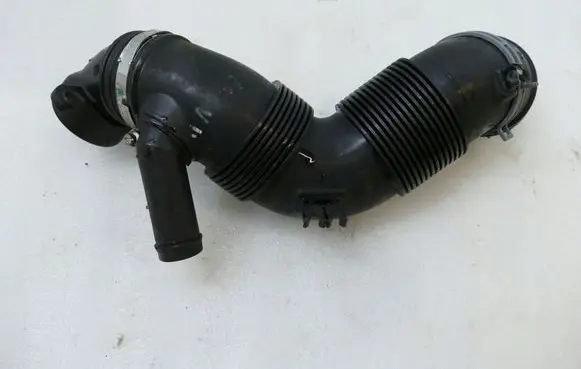 Seat Leon (1P) Turbo air intake inlet pipe/hose 3C0129654M