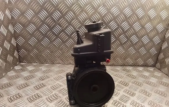 Mercedes-Benz Vito Viano W639 Power steering pump A0064667801 7693900525 7691332150
