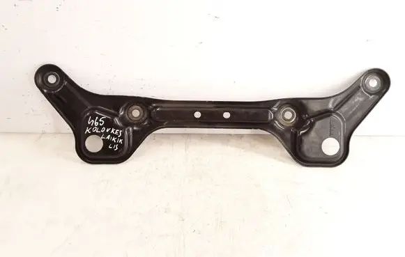 Mercedes-Benz C W204 Steering rack mounting bracket A2046280011