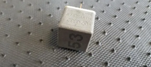 Volkswagen Transporter - Caravelle T4 Other relay 141951253B 4RA003510-29
