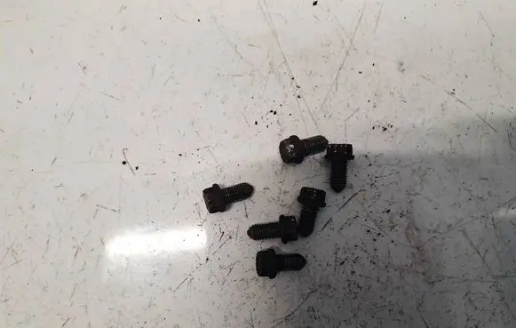 Volkswagen Touran I Nuts/bolts 