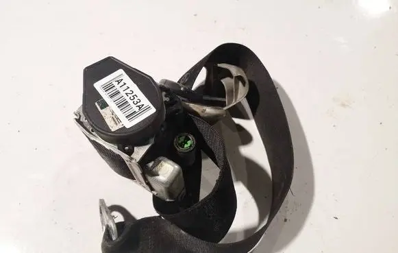 Volkswagen Golf IV Front seatbelt 