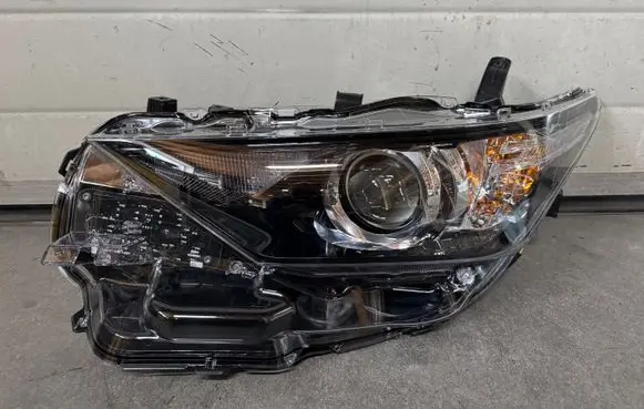 Toyota Auris E180 Headlight/headlamp 8115002K30