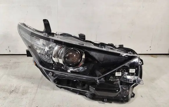 Toyota Auris E180 Headlight/headlamp 8111002K30 90070909