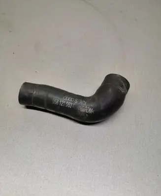 Volkswagen PASSAT B5 Engine coolant pipe/hose 058121063