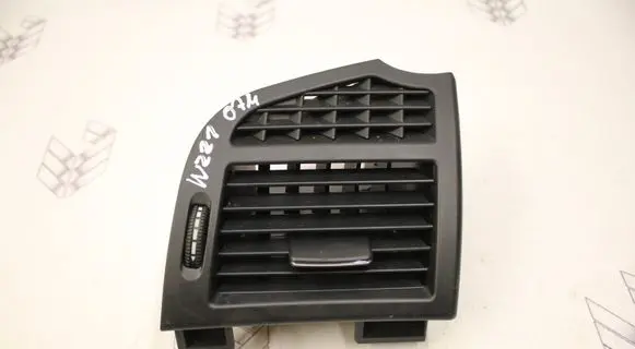 Mercedes-Benz S W221 Dashboard air vent grill cover trim A2218300254