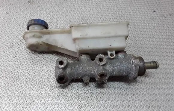 Master brake cylinder