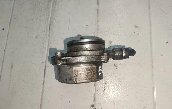BMW 3 E46 Vacuum pump 72817601B