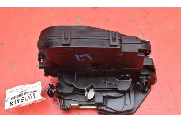 BMW X3 E83 Rear door lock 7060295