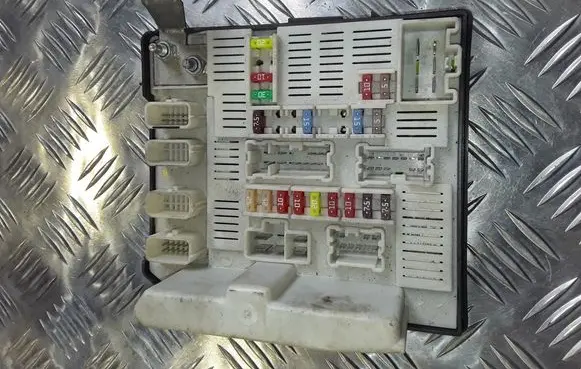 Renault Scenic II - Grand scenic II Fuse module 519159073 7180191454 8200481863F