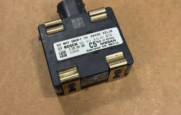 Nissan Pulsar Distronic sensor radar 284383ZL1B