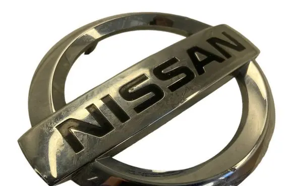 Nissan Qashqai Manufacturer badge logo/emblem 1KA
