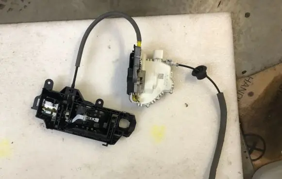 Audi Q5 SQ5 Front door lock 8X1837015C