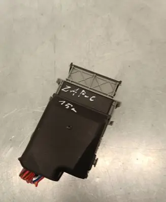 Opel Zafira C Fuse module 