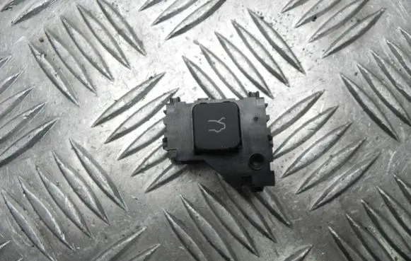 Alfa Romeo Giulia Tailgate opening switch 1561143450 T3962