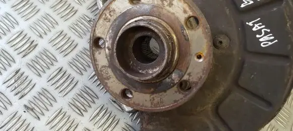 Volkswagen PASSAT B6 Front wheel hub