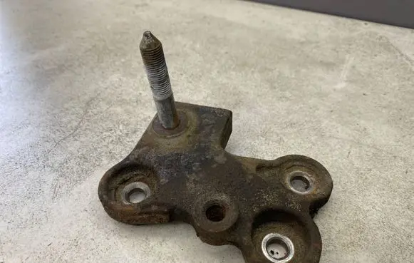 Toyota Prius (XW20) Gearbox mounting bracket 
