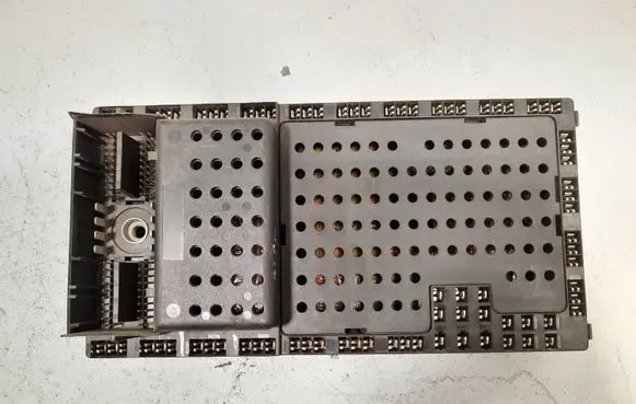 Volvo S80 Fuse module 00W354 8645410 8645411