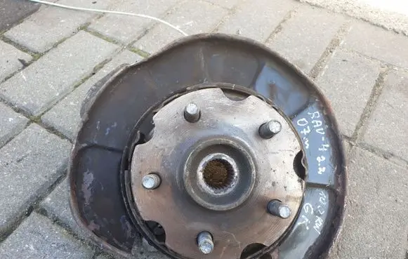 Toyota RAV 4 (XA30) Rear wheel hub